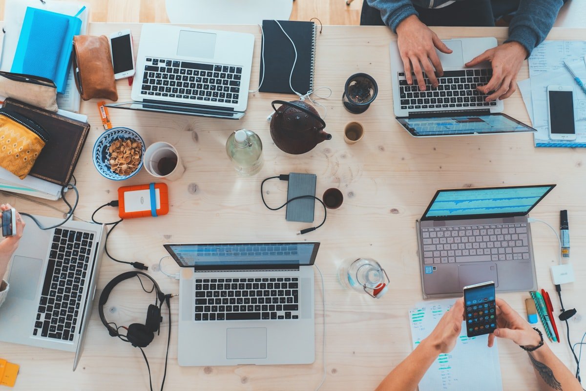 Tech professionals analyzing AI automation tools and Hacker News developer priorities for 2026